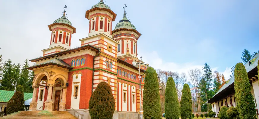 Monasterio de Sinaia, una imponente pieza monumental en el condado de Prahova.