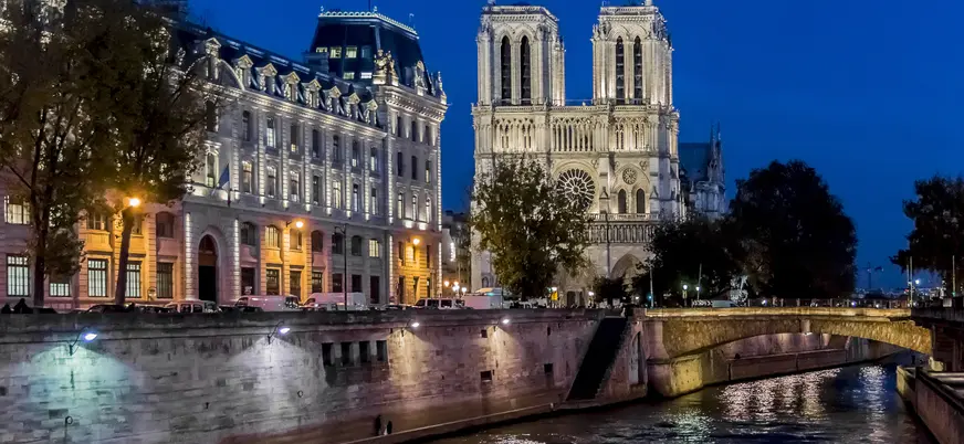 Notre Dame, una iglesia que, a pesar de su belleza, guarda historias de maldiciones.