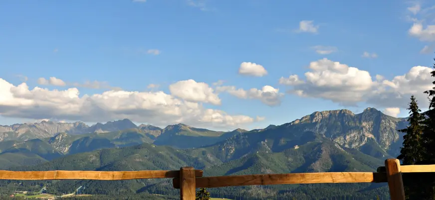 Vista panorámica de los montes Tatra desde Zakopane, Polonia