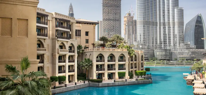 El lujoso mercado, Souk Al Bahar, se encuentra en pleno centro de Dubai.