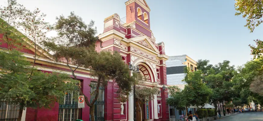 Edificio colonial en el Barrio de Lastarria, uno de los más famosos de la capital de Chile.