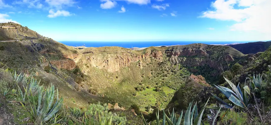 La caldera de Bandama, o su cráter, es un antiguo volcán de la isla de Gran Canaria.