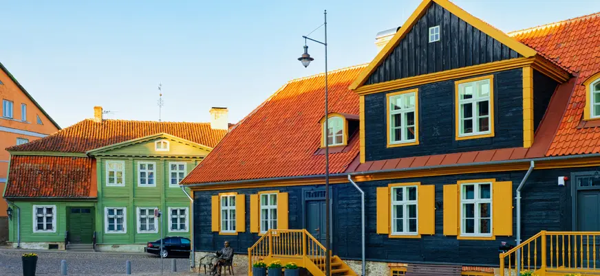 Nos encontraremos con casas coloridas de la ciudad en nuestro recorrido por la ciudad. 