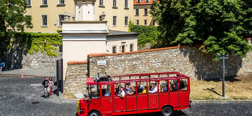 Recorre el casco antiguo de la forma más cómoda en este tren histórico.