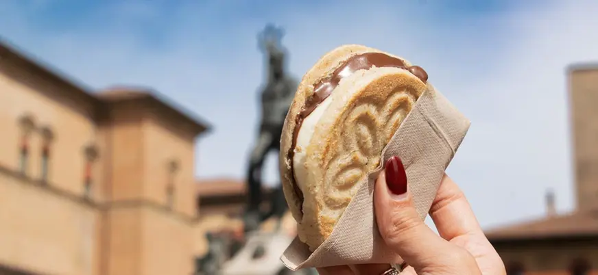 Dulces y chocolates que probarás en esta experiencia gastronómica autoguiada por Bolonia.