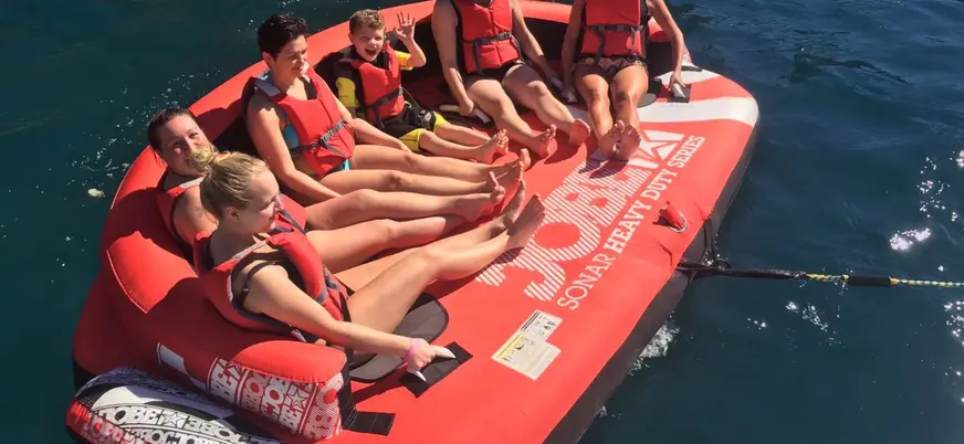 El donut es una de las atracciones acuáticas opcionales más demandadas.