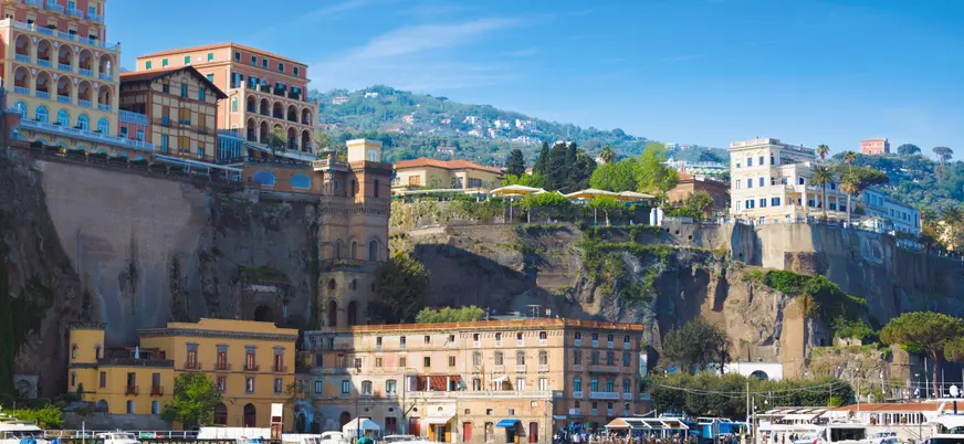 Al sur de Roma, este pueblo que mira al mar es uno de los puntos más especiales de la costa amalfitana.