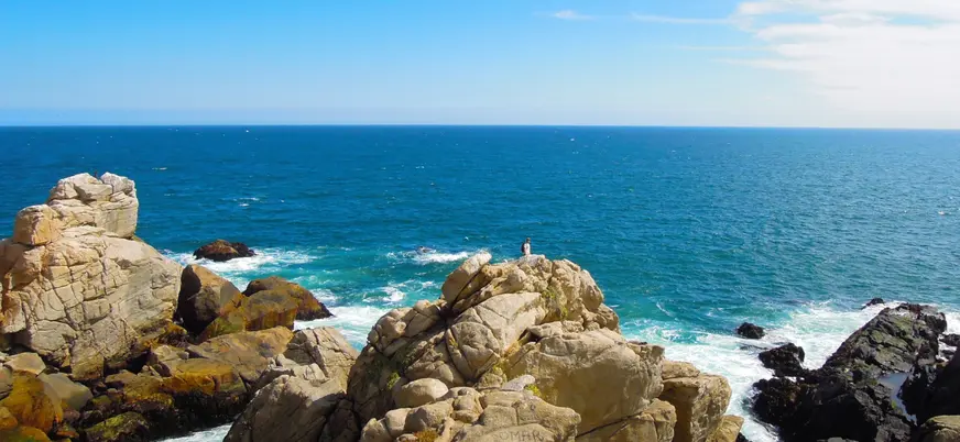Rocas en Isla Negra, que no es una isla, pero que así bautizó el poeta.