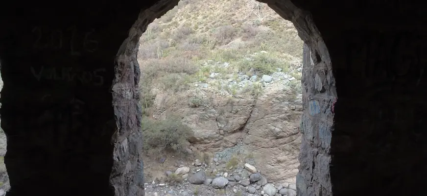 Realizaremos una parada en el misterioso túnel de Tinoco.