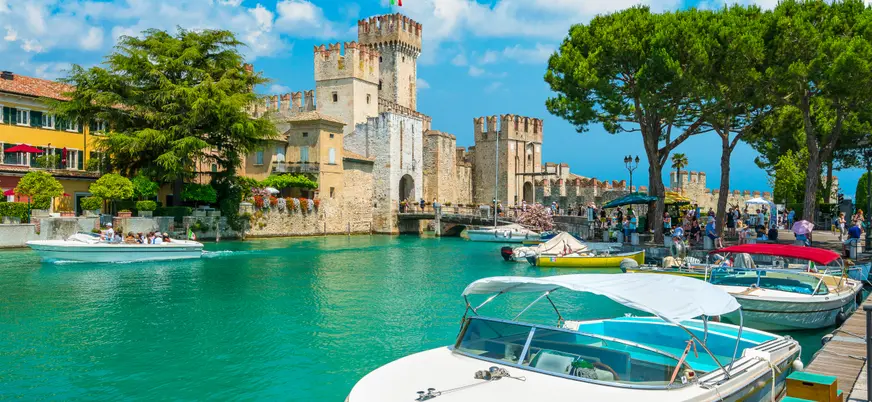 El muelle de Sirmione, desde donde saldrá la embarcación para nuestra travesía.