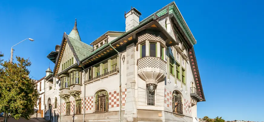 El Palacio de Baburizza es la sede del Museo de Bellas Artes de Valparaíso.