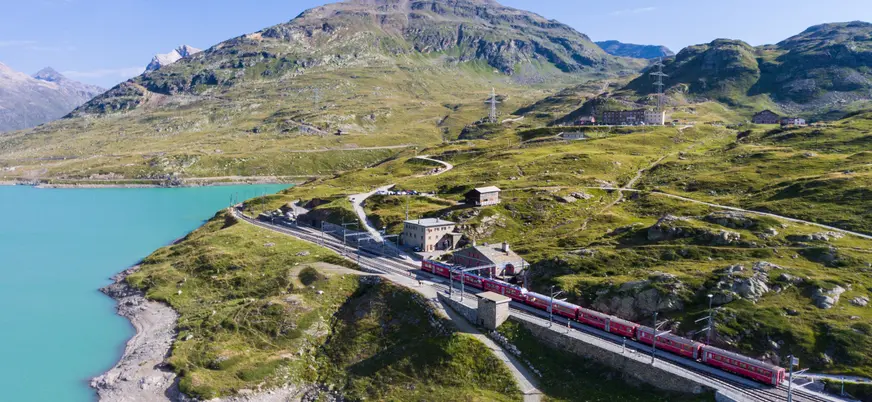 Nuestros destino, la exclusiva localidad de San Moritz, la “cima del mundo”.