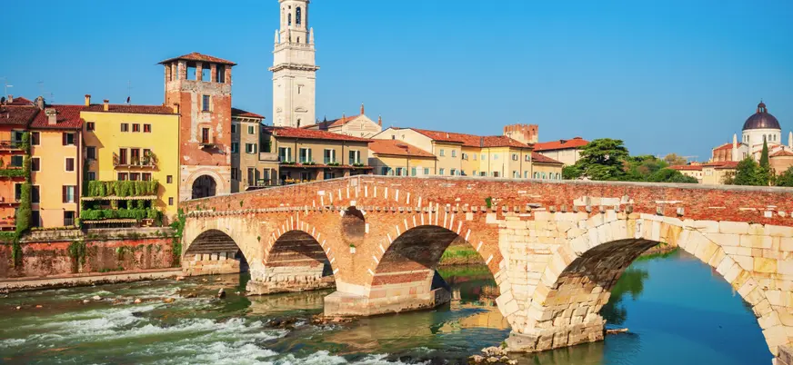 El puente de Verona te transportará a épocas de antiguas civilizaciones.
