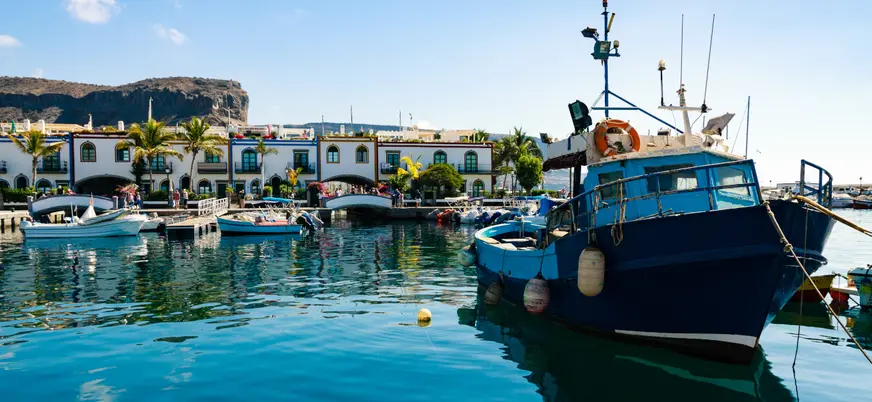 Embarcaciones en el puerto de Mogán, una estampa preciosa en la conocida como la Pequeña Venecia.