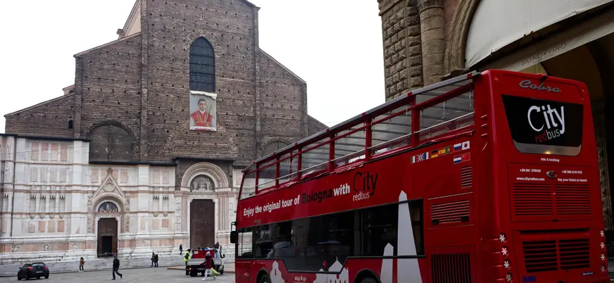 City red bus de Bolonia, el autobús turístico que recorre la ciudad.
