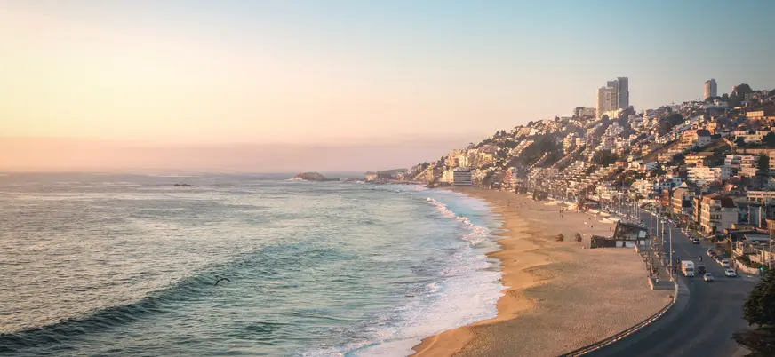 La Playa de Reñaca al atardecer, donde pararemos como última parada de nuestra excursión.