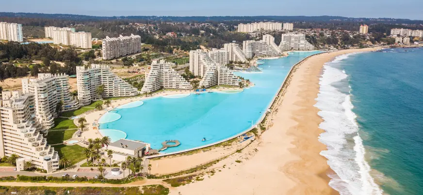 Piscina de 1 km de largo en San Alfonso del Mar, un complejo turístico único en Chile donde habrá tiempo para comer.