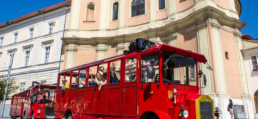 Diviértete paseando por las calles del centro en este tour por el Castillo de Bratislava.