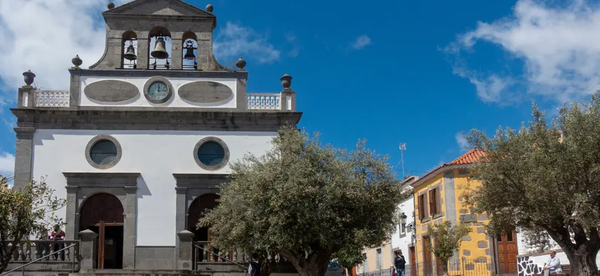 La Vega de San Mateo, donde los fines de semana se celebra un mercadillo histórico.