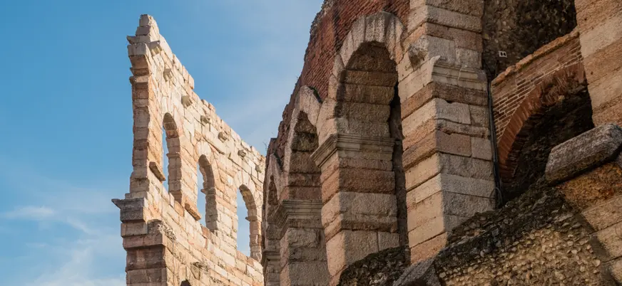 Vestigios romanos en la ciudad de Verona, uno de los atractivos turísticos más visitados.