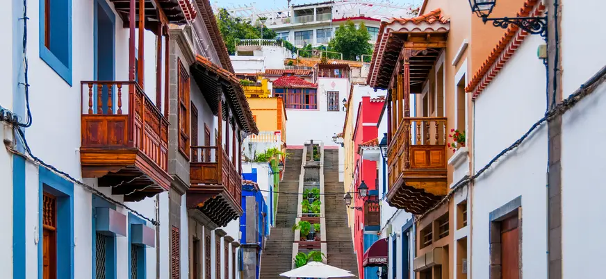 La Villa de Teror en la isla de Gran Canaria es ejemplo de la arquitectura e historia canaria, como demuestran sus típicos balcones.