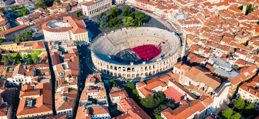 Vista aérea del antiguo anfiteatro de Verona.