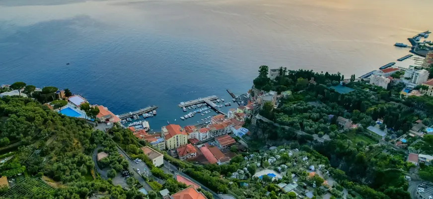 Vista área de Sorrento, uno de los destinos más idílicos de Italia.