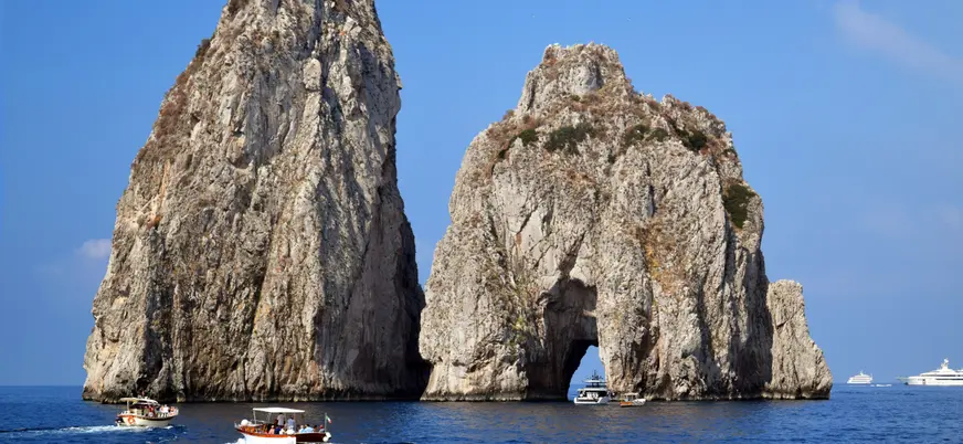 Arco del Amor, uno de los más famosos de la bahía de Capri.