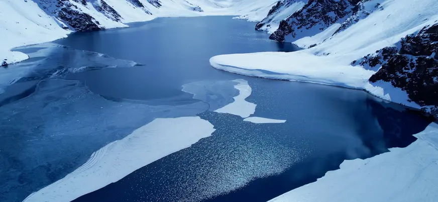 Entre picos nevados, te espera a 2.680 metros de altura.