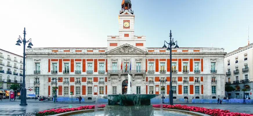 En la Puerta del Sol hablaremos del símbolo de Madrid: el oso y el madroño.