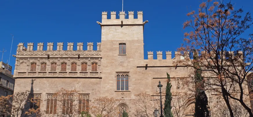 La Lonja de la Seda, uno de los ejemplos más brillantes del gótico civil europeo, está incluida en nuestro free tour.