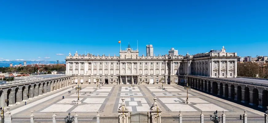 Courtyard and building of the Royal Palace of Madrid, which you can access with tickets.