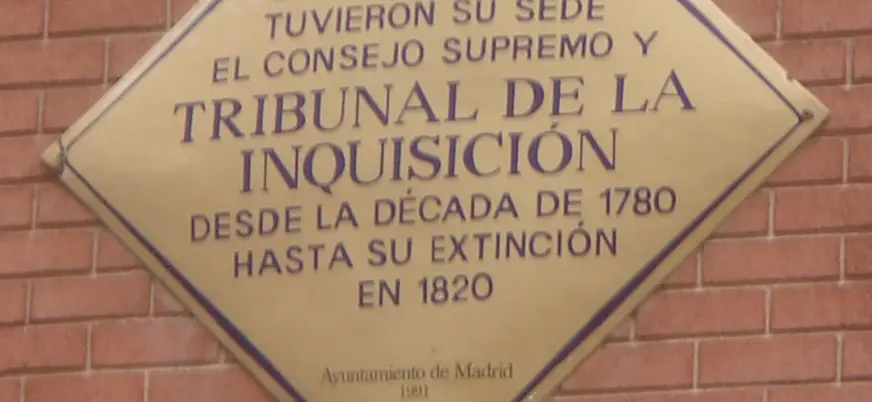 Placa de la antigua sede del Tribunal de la Inquisición.