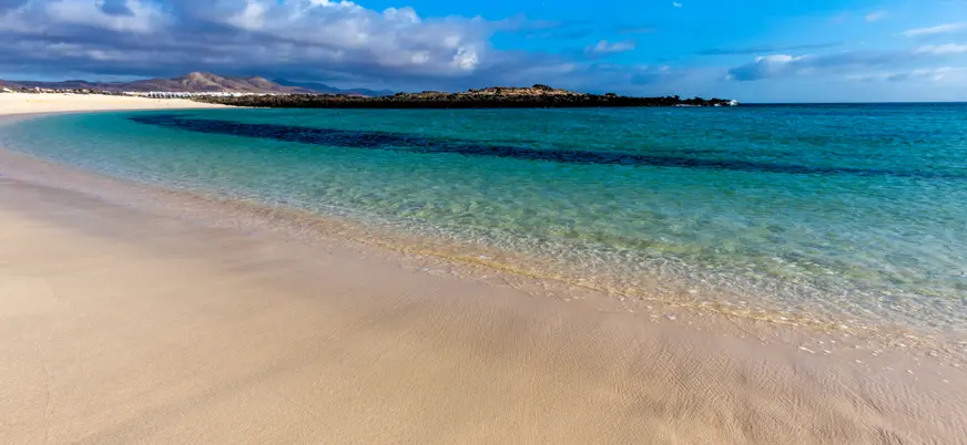 La playa de la Concha será una de nuestras paradas en este paseo en catamarán.