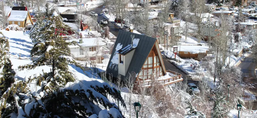 Casas del pueblo de montaña de Farellones.
