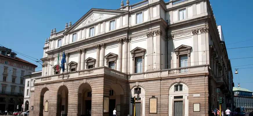 El teatro de La Scala es otro de los grandes monumentos de la ciudad de la moda italiana.