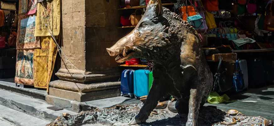 Tocaremos la icónica figura del Porcellino para atraer la buena suerte.