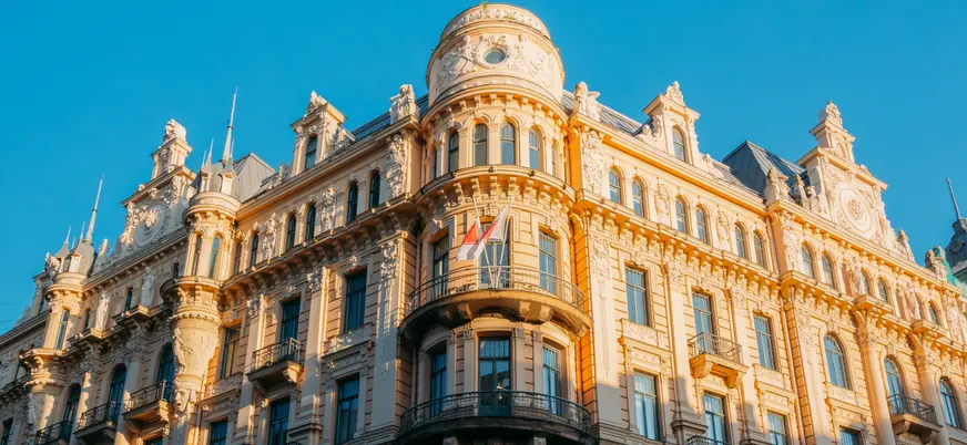 Edificio modernista firmado por Mikhail Eisenstein, uno de los arquitectos más influyentes de la época.