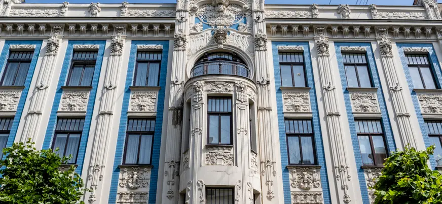 Edificio art nouveau del centro de Riga, en la calle Alberta.