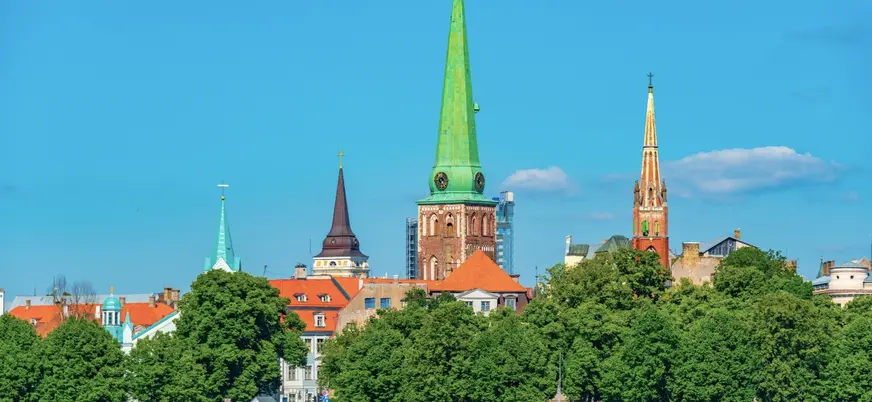 Pasearemos por el casco antiguo de Riga junto a un guía local.