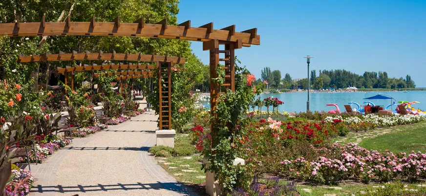 El lago Balaton es el mayor lago de agua dulce de Europa Central.