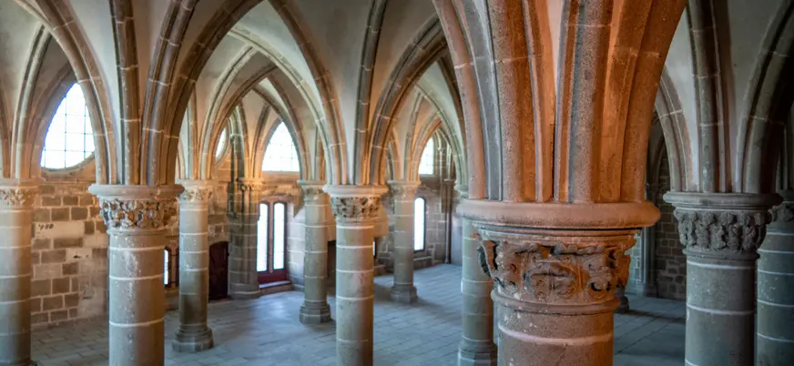 Interior de la abadía del Monte de Saint Michel, uno de los monumentos más espectaculares de este lugar.