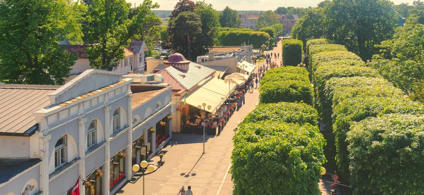 Esta excursión a Jürmala y al Parque Nacional de Kemeri desde Riga te lleva de paseo por el pueblo.