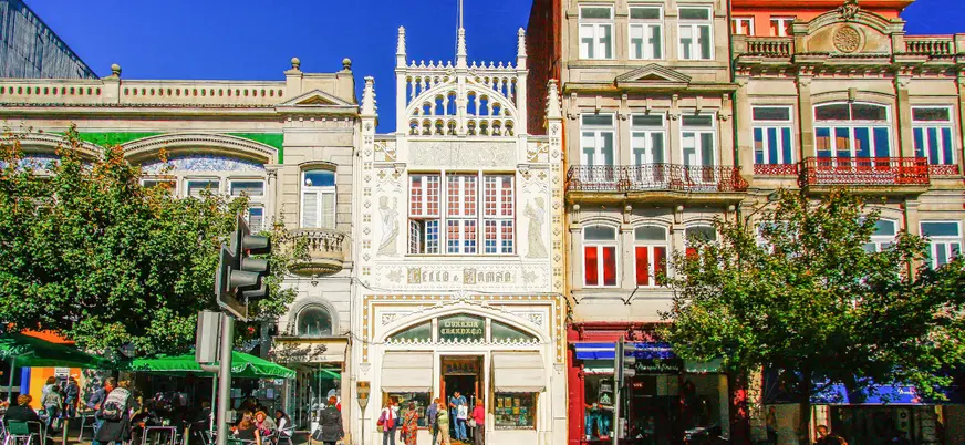 Librería Lello, que inspiró a autores de renombre en sus ficticias historias.