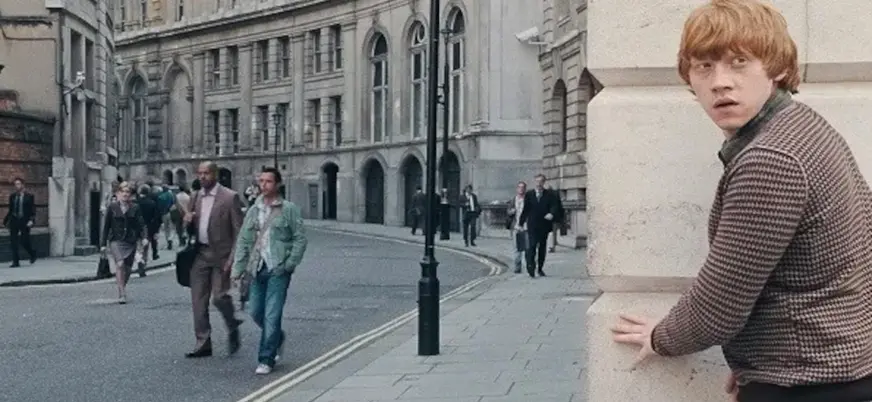 Fotograma de Ron en las calles de Londres, las mismas que tu recorrerás junto al guía local.