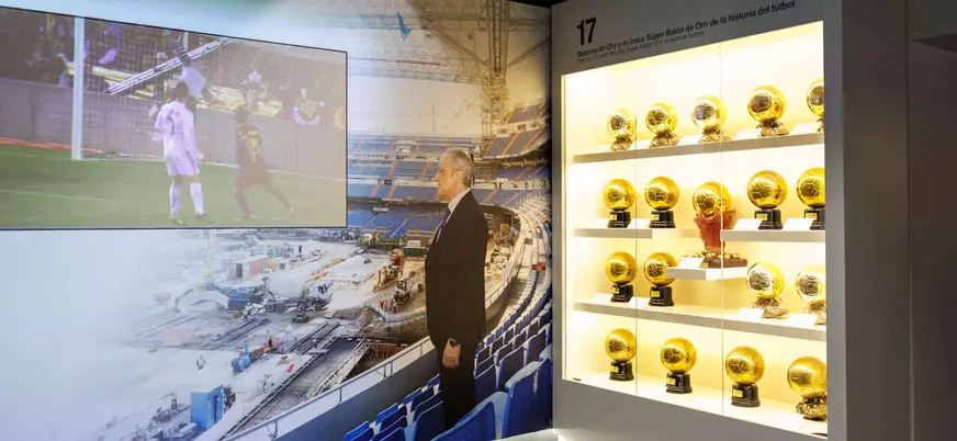 Las vitrinas del interior del Bernabéu esconden verdaderos tesoros.