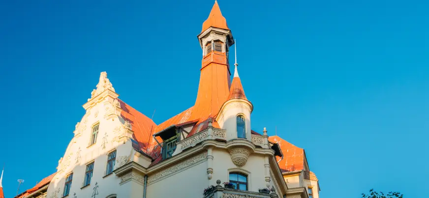 Edificio art nouveau de Riga firmado por Konstantins Pekshens.