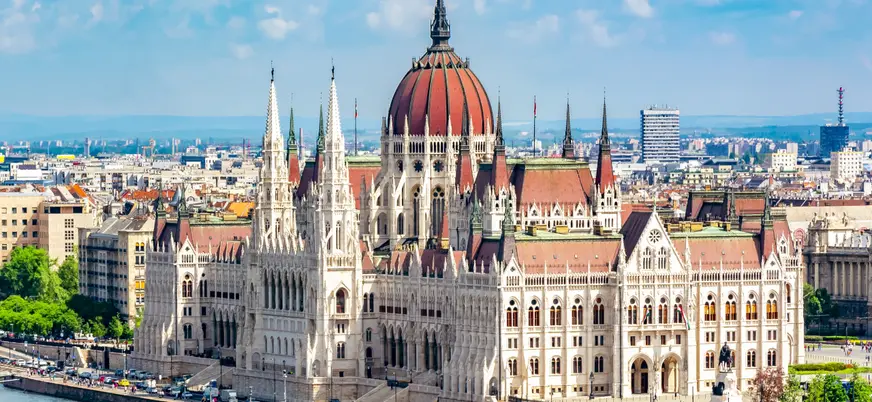 Edificio del Parlamento de Budapest, en una de las orillas del río Danubio.
