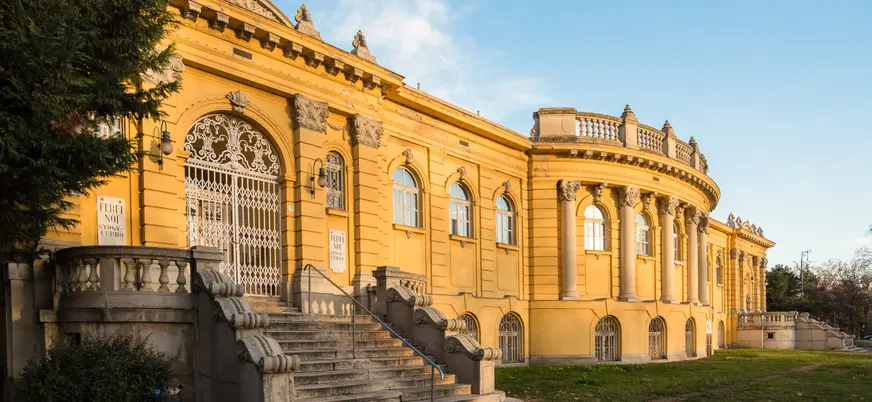 Termas de Szechenyi, donde se encuentran los baños termales más famosos de la capital húngara.