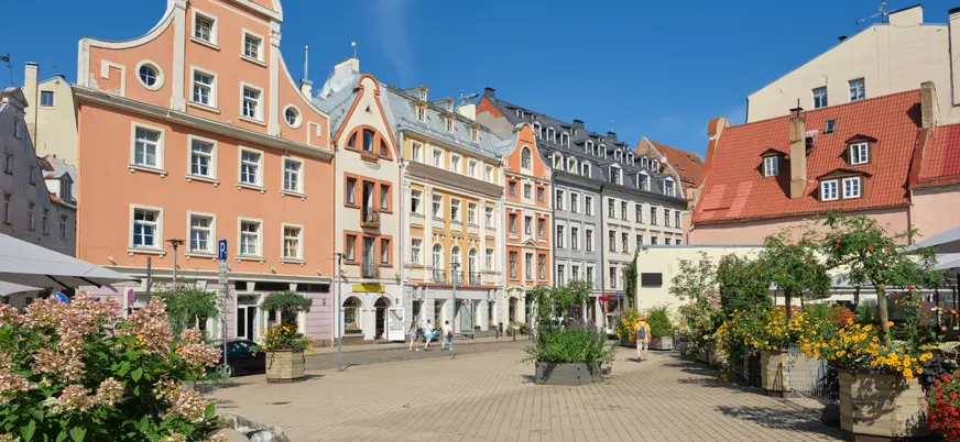 Recorre el centro repleto de anécdotas con este tour a pie por el casco histórico de Riga.